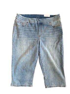 Chico’s Pull on Denim Capri Pants Jeans 2.5/10 Light Wash NWT